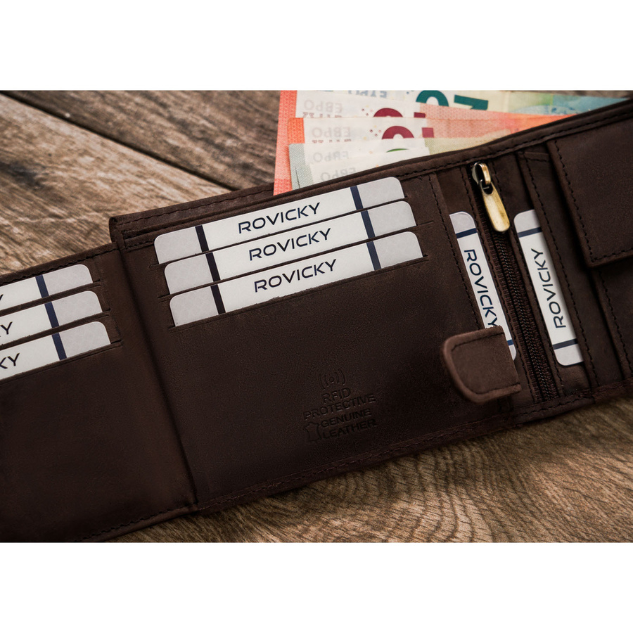Klasyczny, skórzany portfel męski w ciemnobrązowym kolorze zamykany na zatrzask