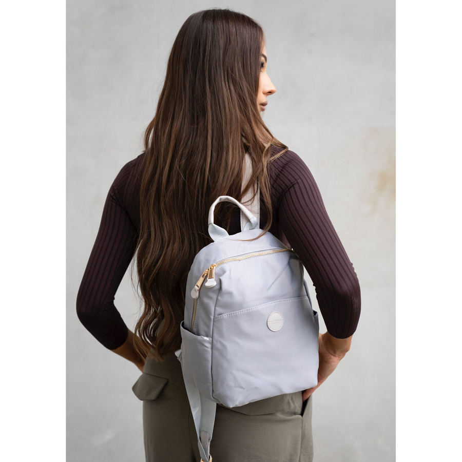 Szary plecak damski z nylonu i skóry ekologicznej z kieszonką zewnętrzną - Peterson