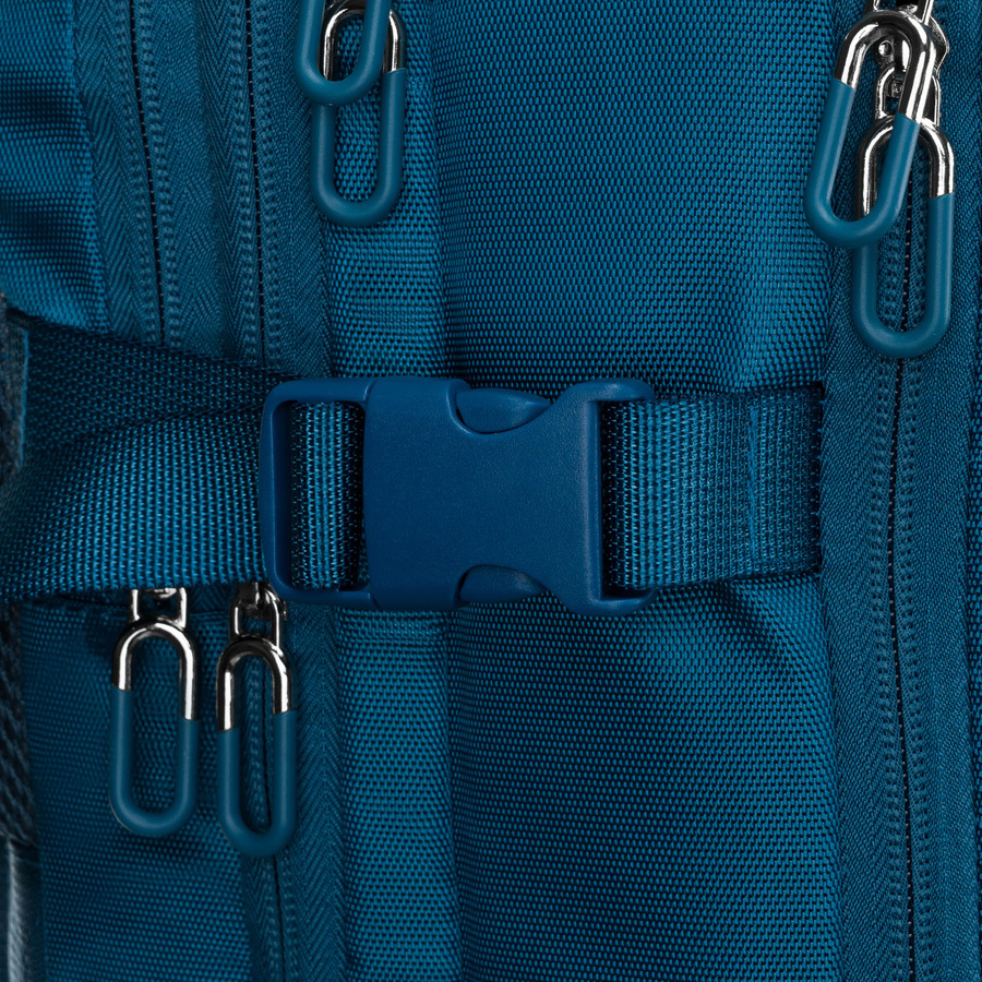 Plecak podróżny w niebieskim kolorze, idealny na bagaż podręczny i wyposażony paski kompresyjne - Peterson