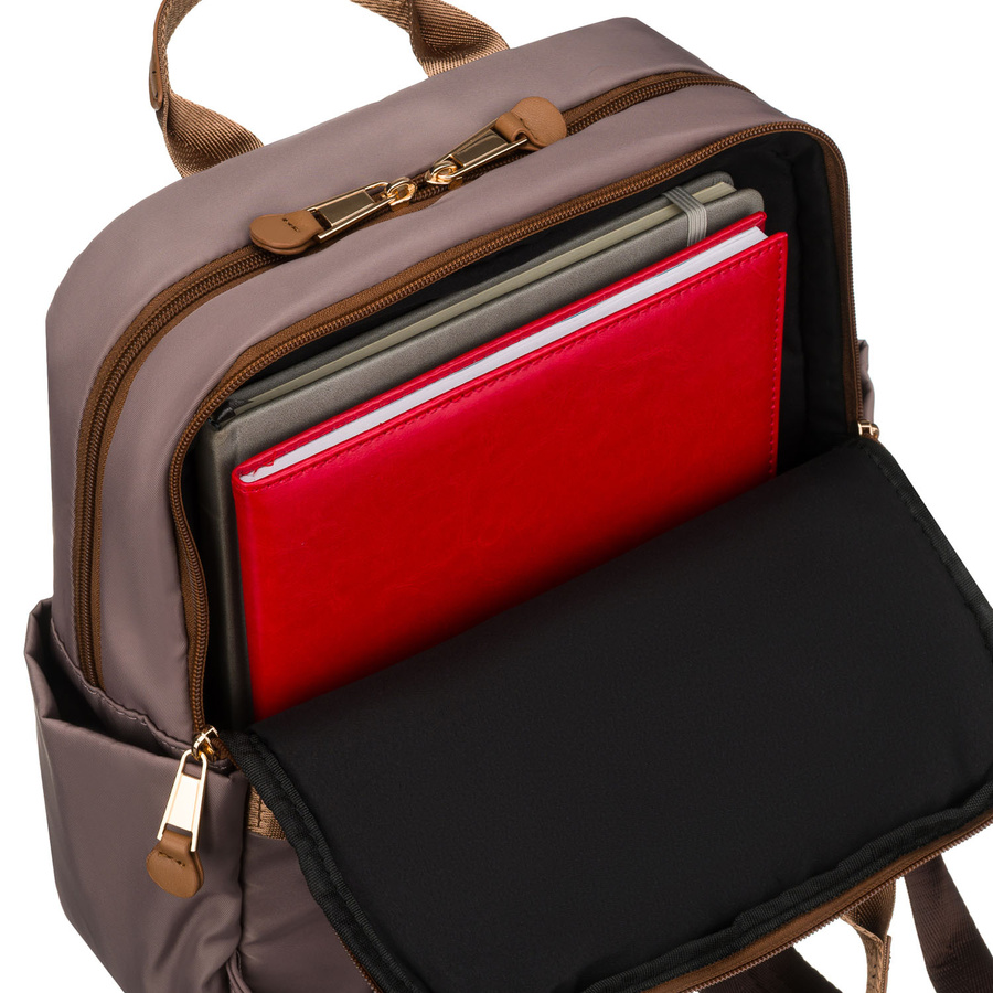 Nylonowy, beżowy plecak damski na regulowanych szelkach zamykany suwakiem - Peterson