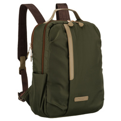 Zielony plecak damski zawieszony na regulowanych szelkach i zamykany suwakiem - Peterson