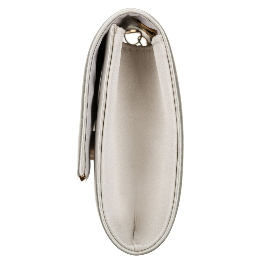 Kopertówka damska wykonana z tkaniny syntetycznej w białym kolorze, zawieszona na łańcuszku - Rovicky