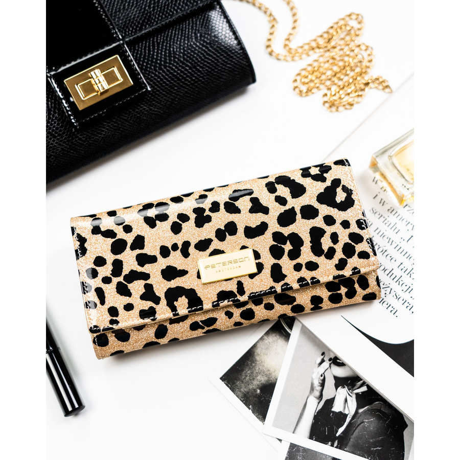 Duży portfel damski ze skóry ekologicznej i naturalnej w złotym kolorze zamykany zatrzaskiem - Peterson