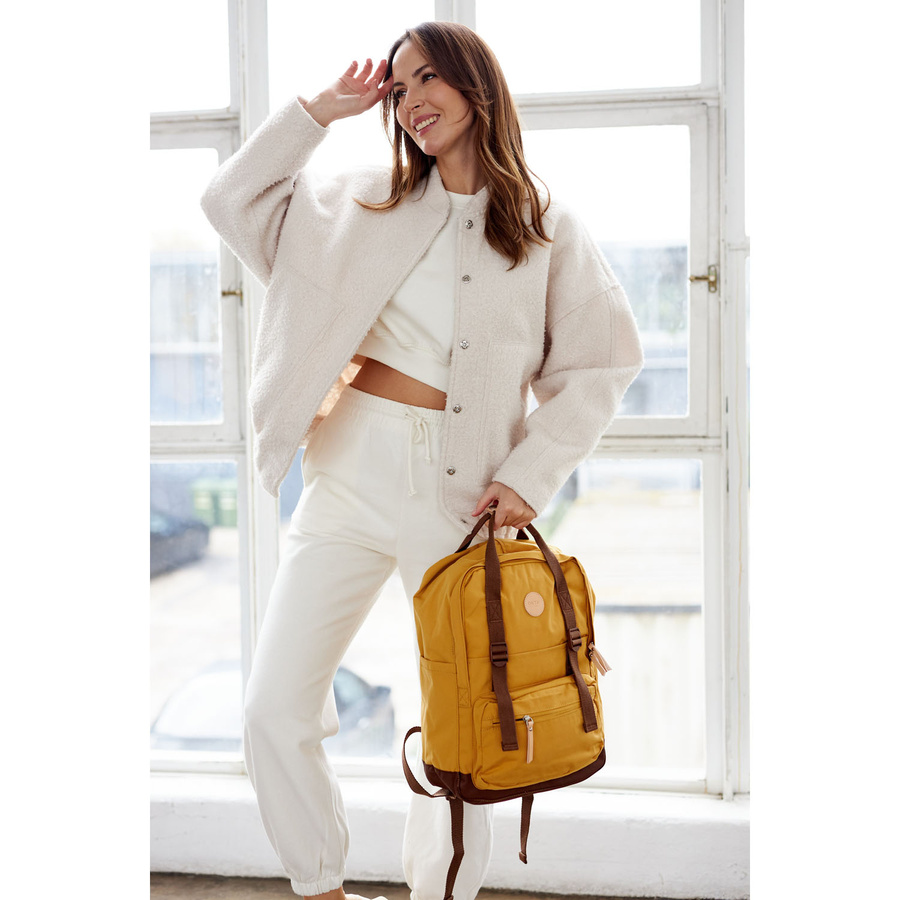 Plecak miejski w żółto-brązowym kolorze z przegrodą na laptopa zamykany suwakami - Himawari