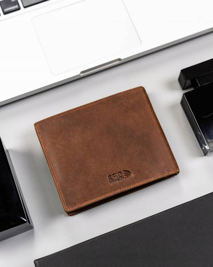 Duży, skórzany portfel męski z ozdobnym tłoczeniem - Peterson