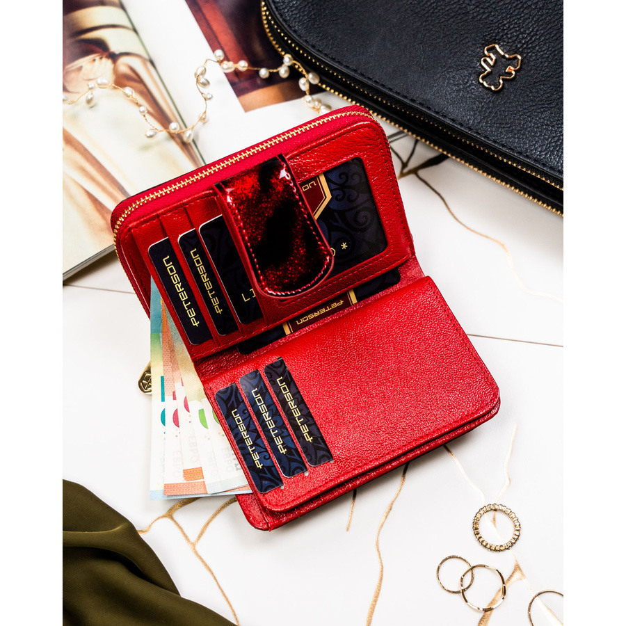 Lakierowany, czerwony portfel damski ze skóry naturalnej i ekologicznej w zwierzęcy wzór - Peterson