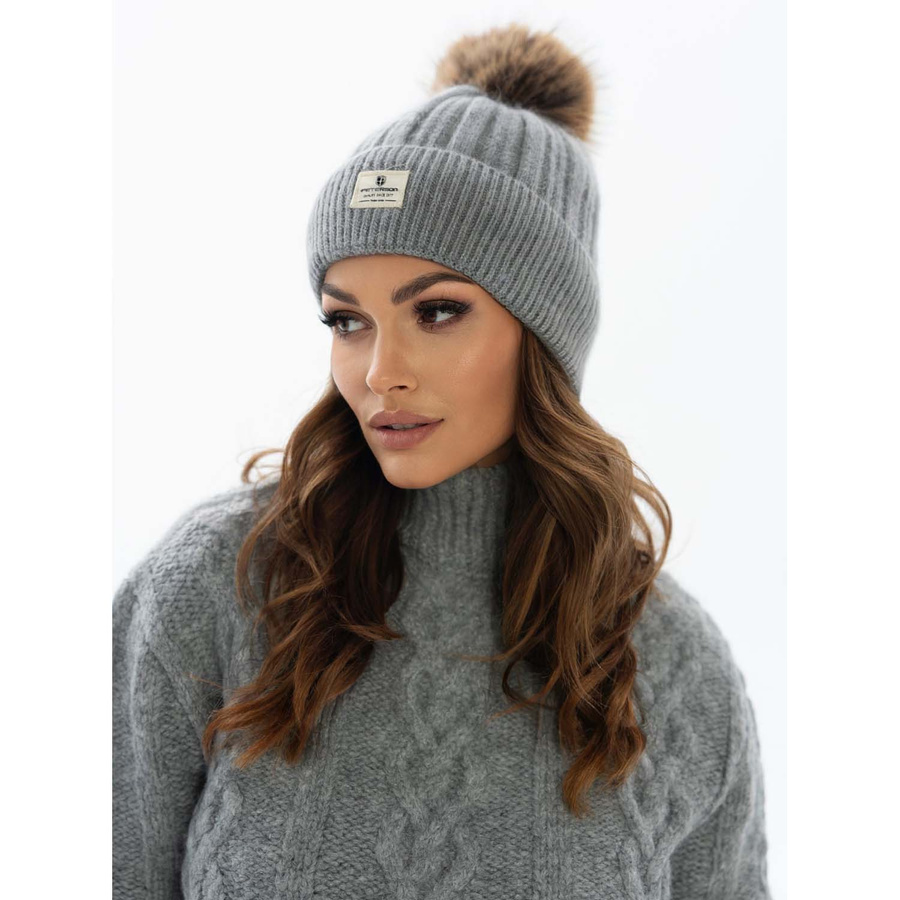 Ciepła czapka damska z futrzanym pomponem szara - Peterson