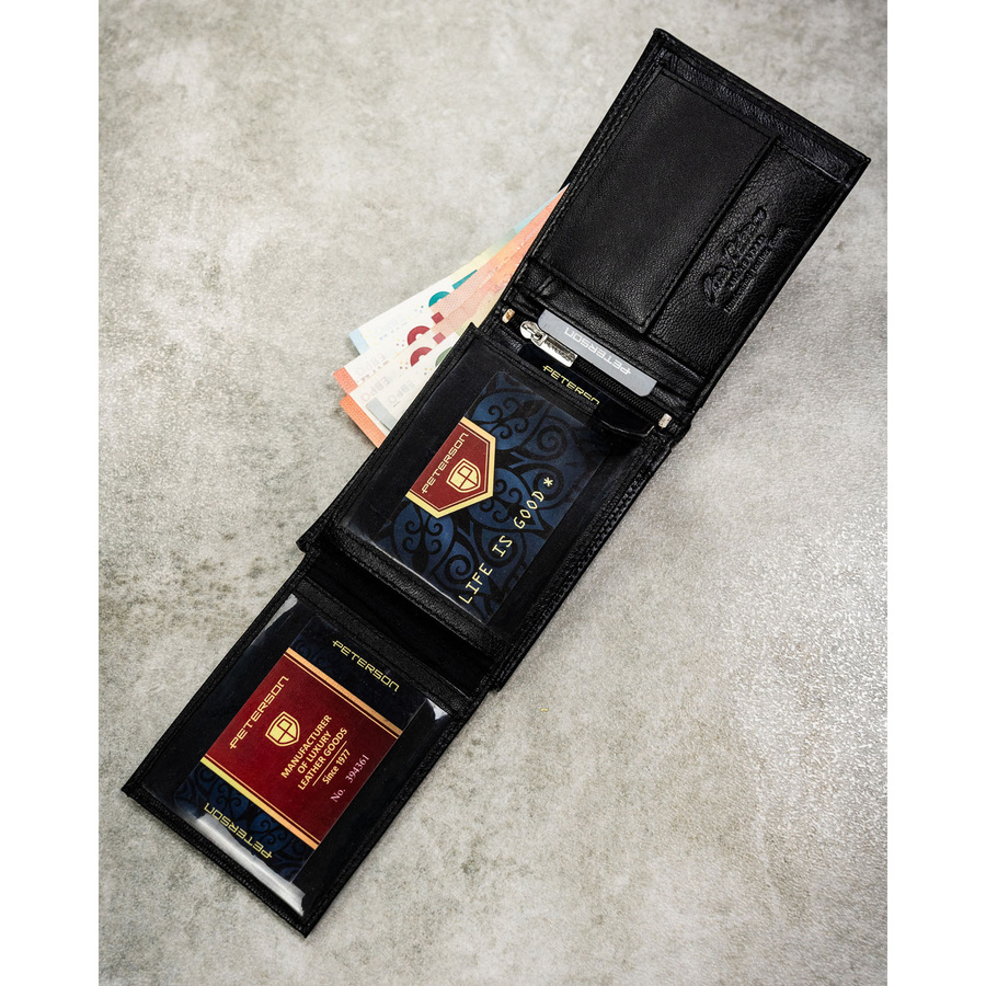 Duży, skórzany portfel męski w czarnym kolorze bez zapięcia zewnętrznego - Peterson