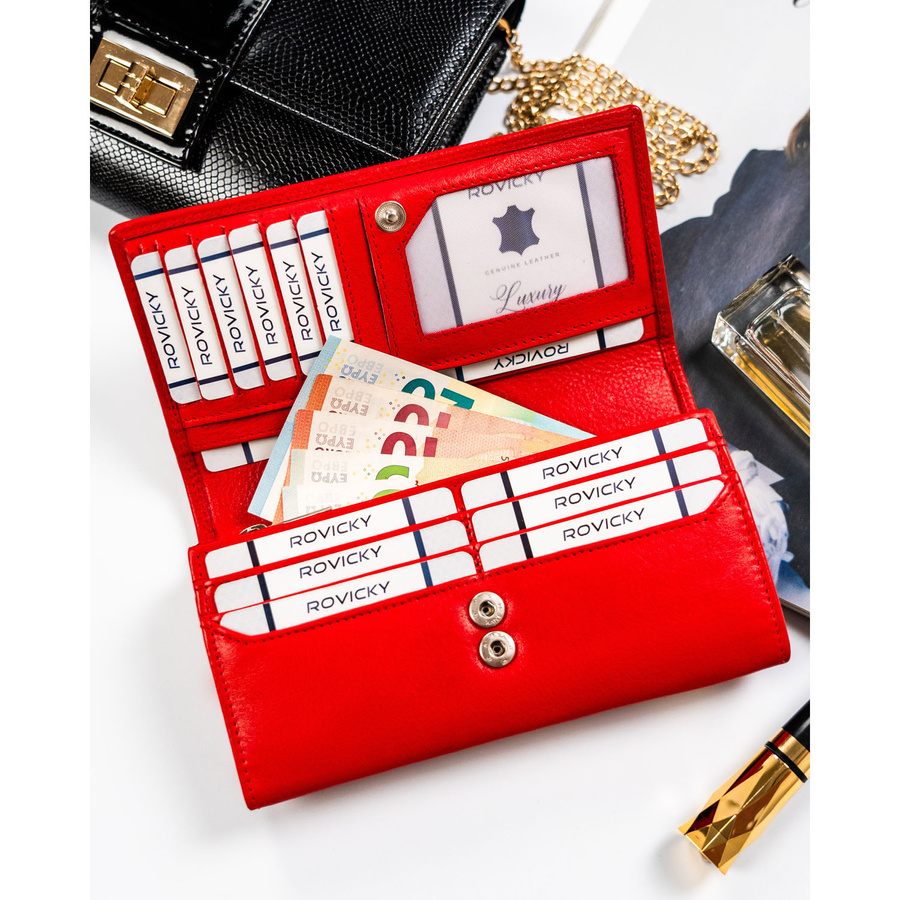 Pojemny, skórzany portfel damski o klasycznym designie w czerwonym kolorze - Rovicky