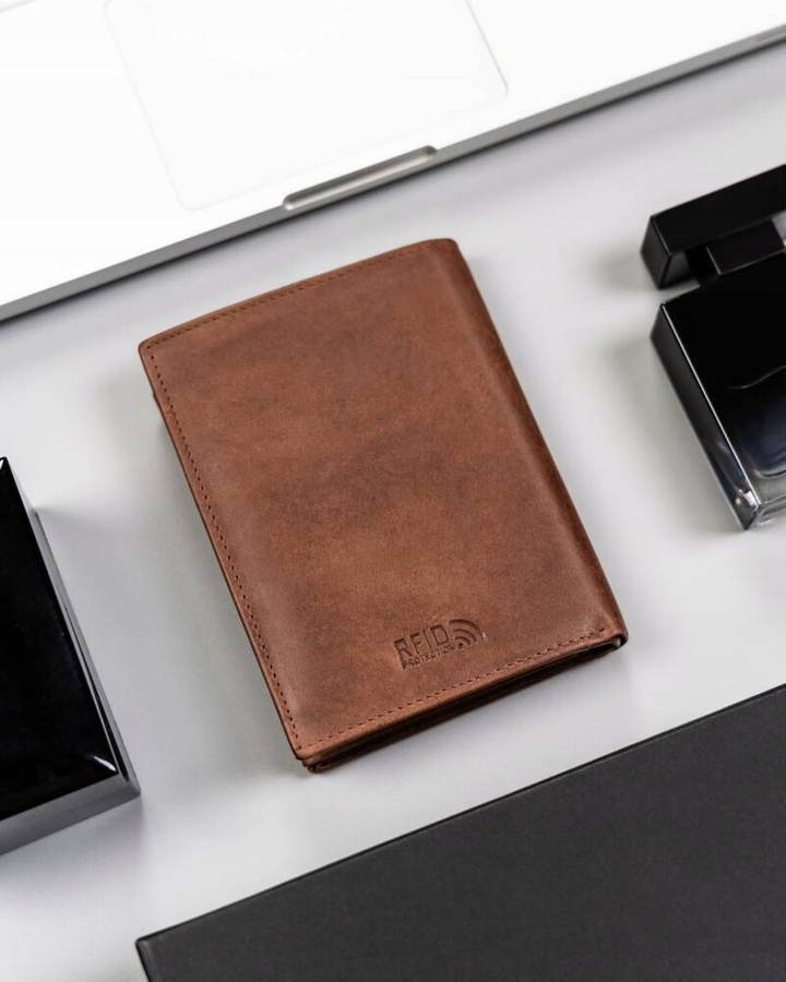 Duży, pionowy portfel męski ze skóry naturalnej - Peterson