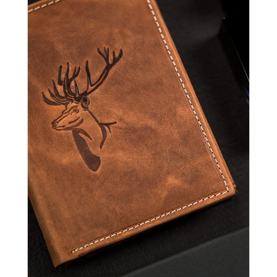 Brązowy portfel męski ze skóry naturalnej z tłoczeniem w kształcie jelenia