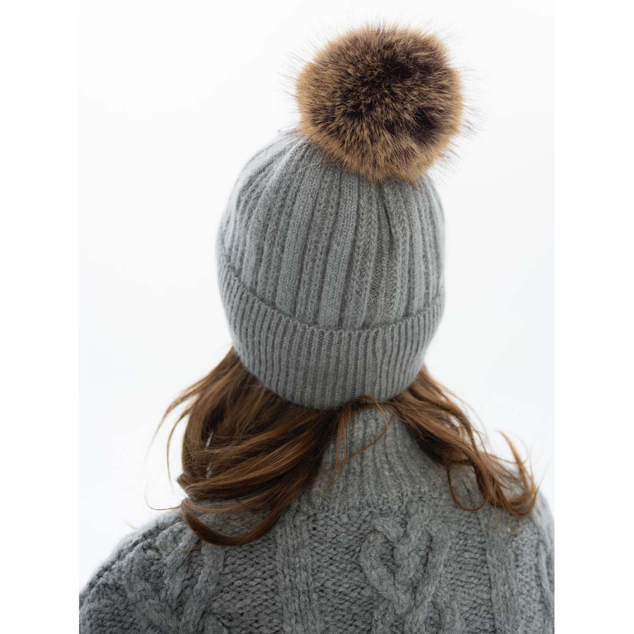 Ciepła czapka damska z futrzanym pomponem szara - Peterson