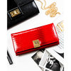 Lakierowany portfel damski ze skóry naturalnej w czerwonym kolorze zamykany na zatrzask - Rovicky