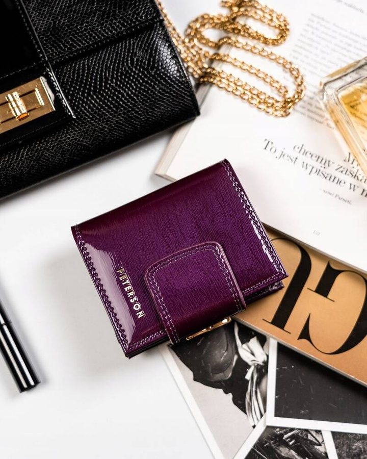 Kompaktowy portfel damski z lakierowanej skóry naturalnej - Peterson