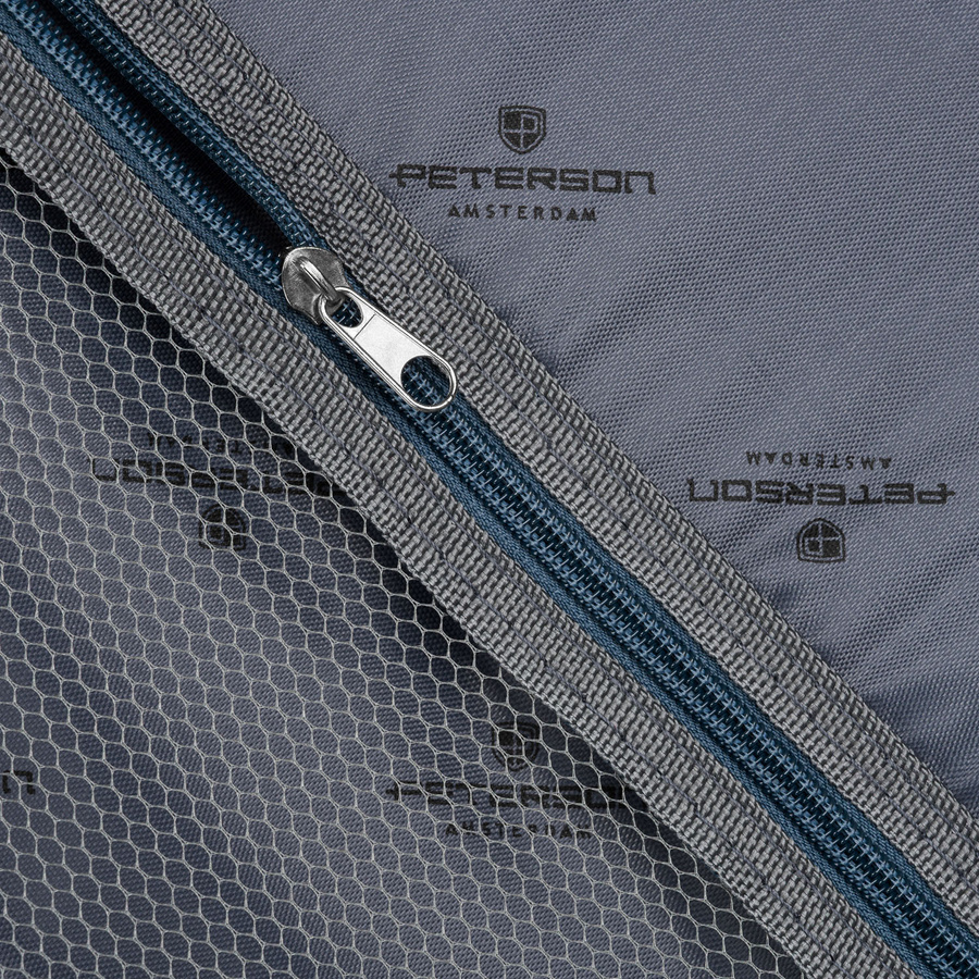 Mała walizka kabinowa z miękkiego materiału poliestrowego w niebiesko-czerwonym kolorze - Peterson