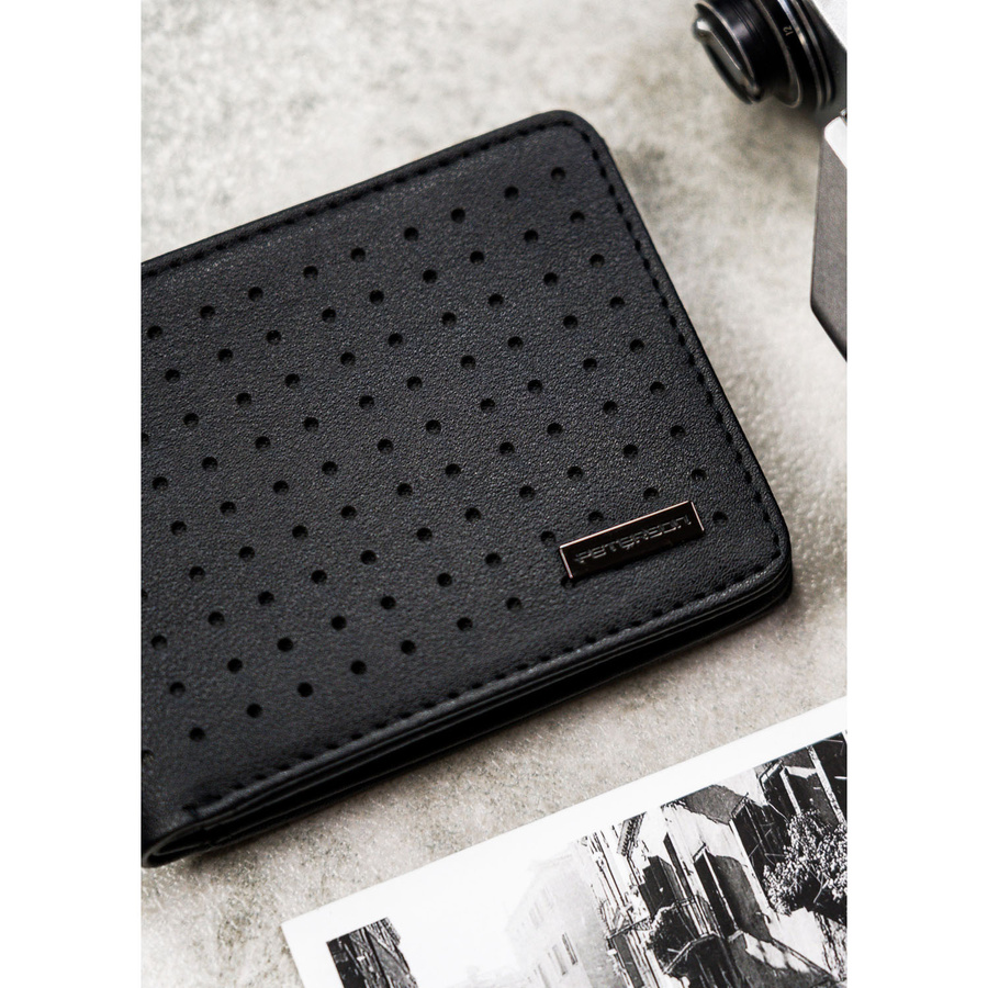 Portfel męski w czarnym kolorze z subtelnym, perforowanym zdobieniem - Peterson