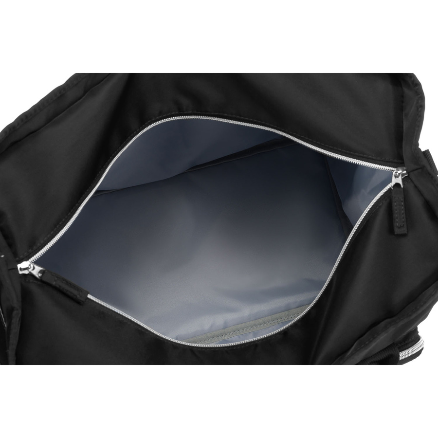 Czarna, praktyczna torba podróżna z poliestru wyposażona w uchwyt na walizkę - Peterson