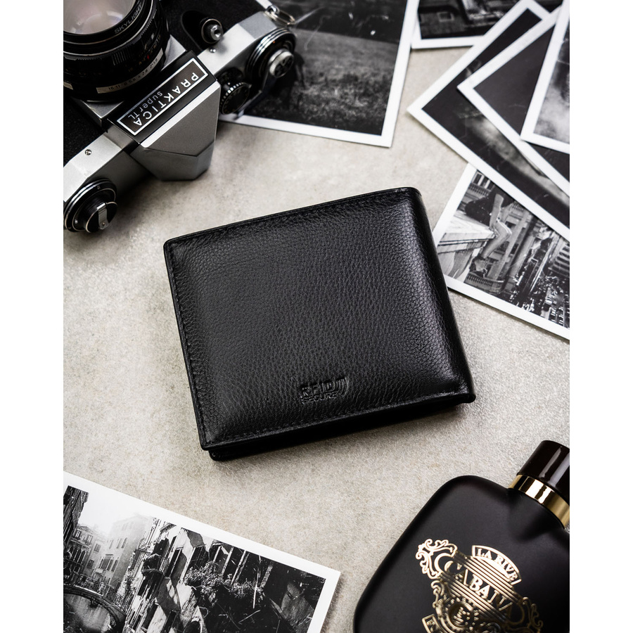 Poziomy, duży portfel męski ze skóry naturalnej w czarnym kolorze w zestawie z brelokiem - Peterson