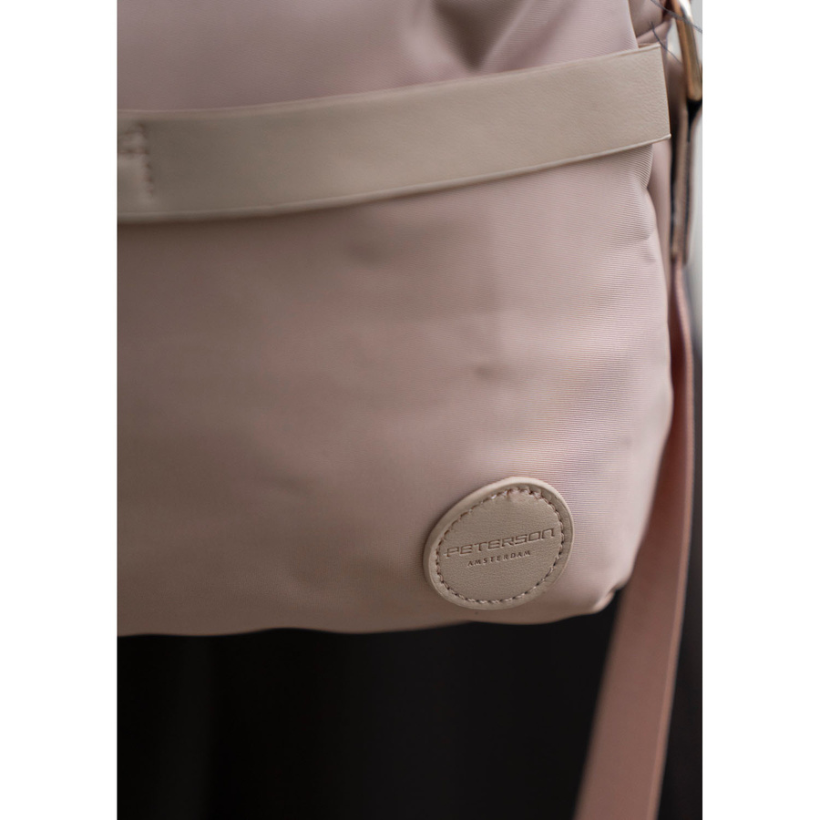 Różowa listonoszka damska z nylonu zamykana suwakiem - Peterson