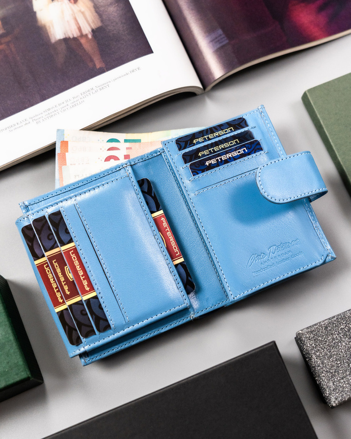 Średnich rozmiarów, skórzany portfel damski - Peterson