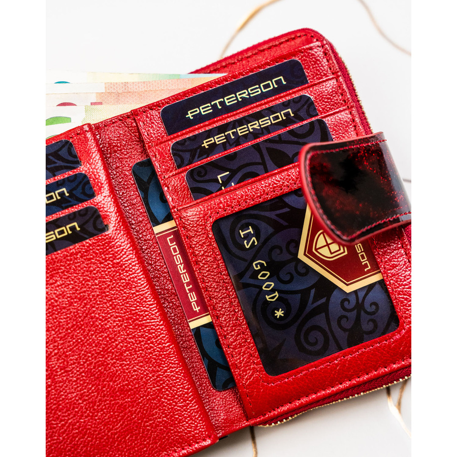Lakierowany, czerwony portfel damski ze skóry naturalnej i ekologicznej w zwierzęcy wzór - Peterson