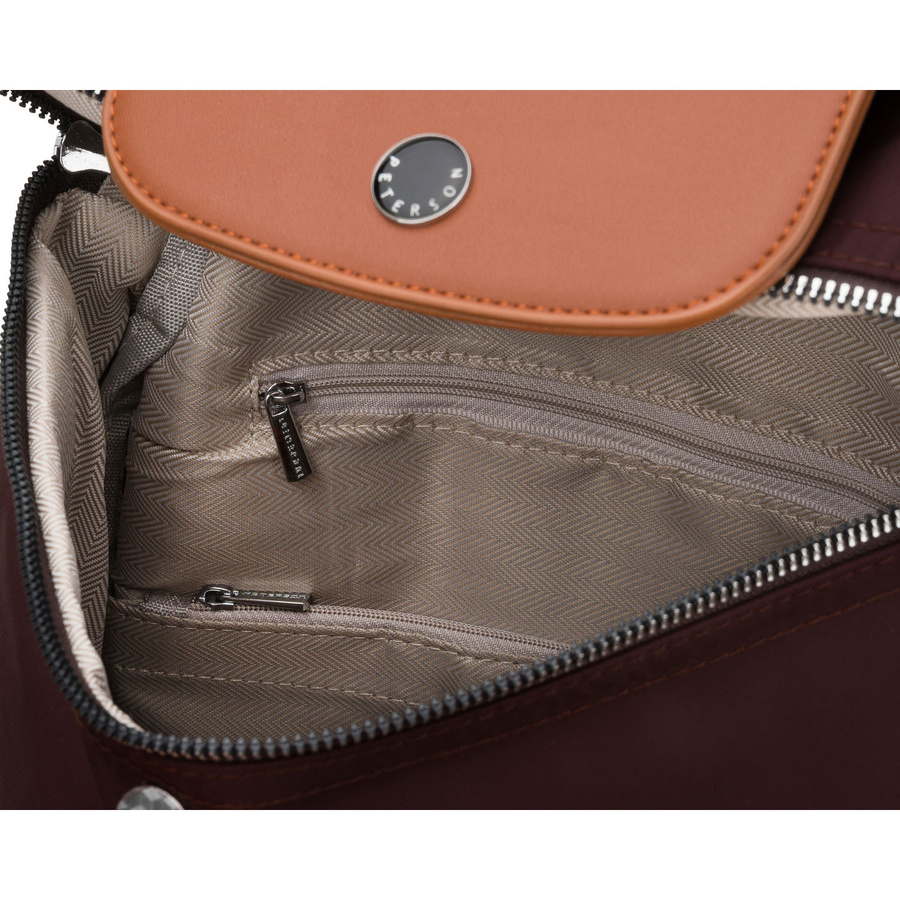 Bordowo-brązowy, miejski plecak damski z poliestru zawieszony na regulowanych szelkach - Peterson