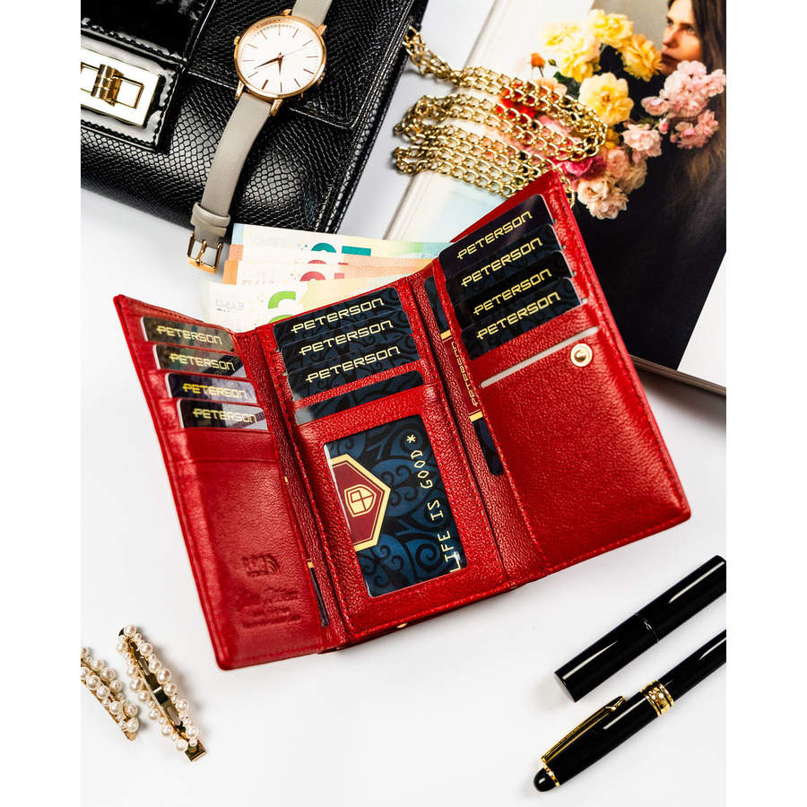 Poziomy, czerwony portfel damski ze skóry naturalnej i ekologicznej w roślinny wzór - Peterson