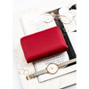 Portfel damski wykonany ze skóry ekologicznej w czerwonym kolorze, model w orientacji poziomej - Peterson