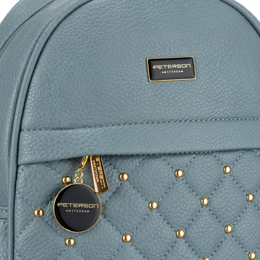 Niebieski, modny, pikowany plecak damski ze złotymi nitami i modnym brelokiem eko skóra Peterson