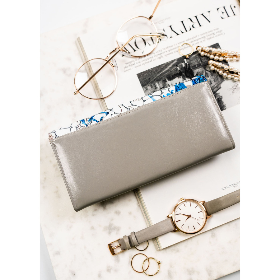 Poziomy portfel damski w kwiatowy wzór z wewnętrzną kieszonką na suwak - Peterson