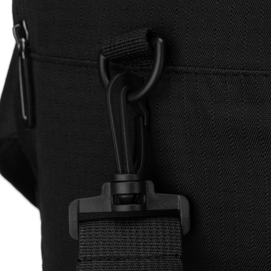 Plecak podróżny w czarnym kolorze zamykany suwakiem, idealny na bagaż podręczny - Peterson