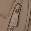 Mały, beżowy plecak damski wykonany z poliestru - Peterson