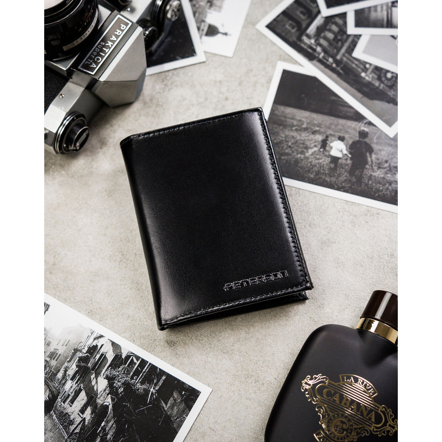 Zestaw prezentowy: skórzany, pionowy portfel męski w czarnym kolorze z systemem RFID i pasek ze skóry ekologicznej - Peterson
