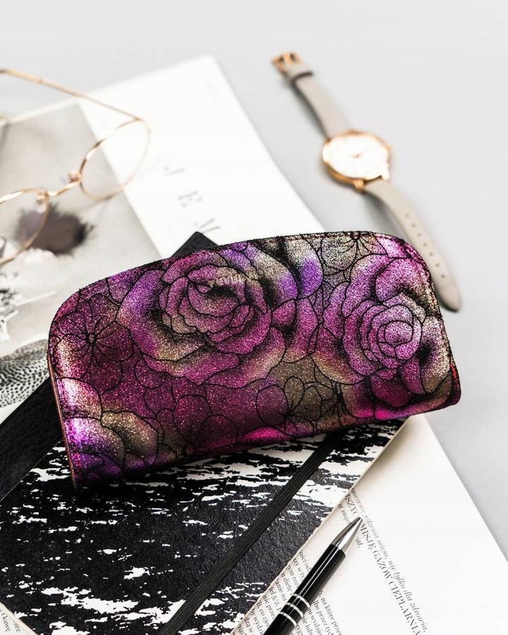 Duży, pojemny portfel ze skóry naturalnej z kwiatowym wzorem - Peterson