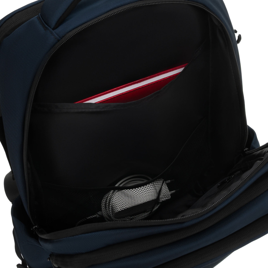 Granatowy plecak podróżny z poliestru z miejscem na laptopa, zawieszony na regulowanych szelkach - Peterson