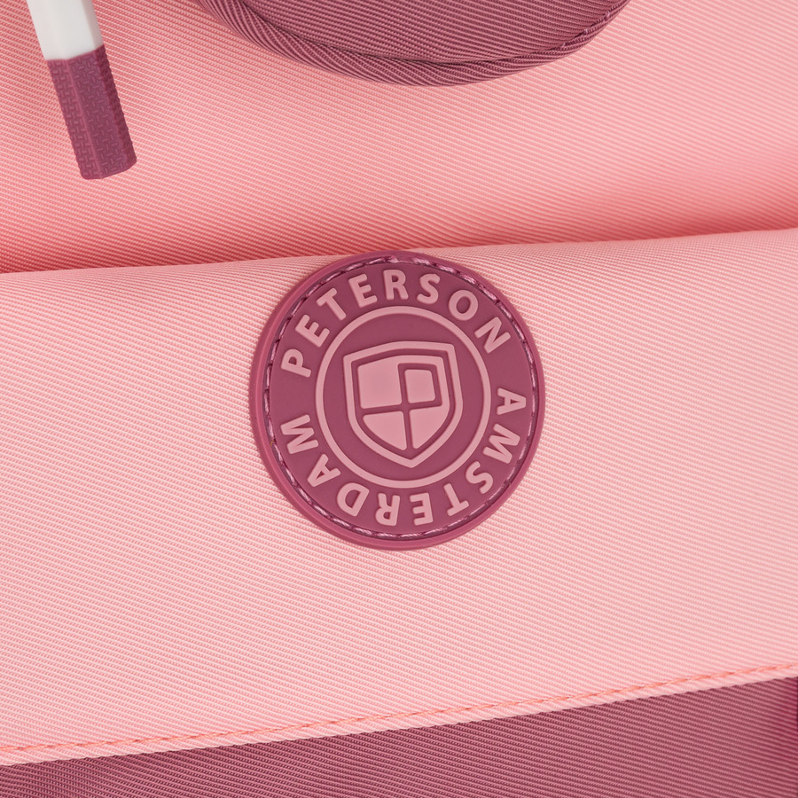 Pojemny plecak szkolny z poliestru w różowym kolorze zawieszony na regulowanych szelkach - Peterson