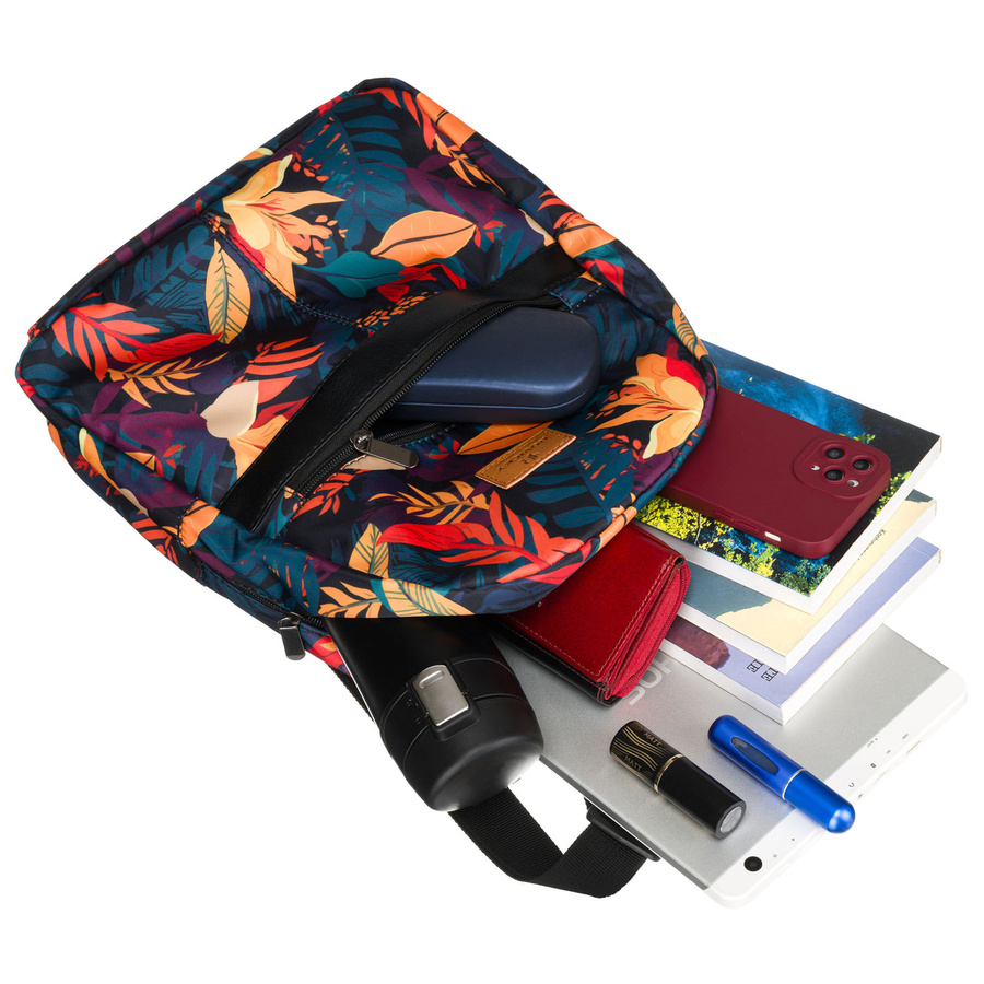 Miejski plecak damski zawieszony na regulowanych szelkach, ozdobiony kwiatowym wzorem - Rovicky