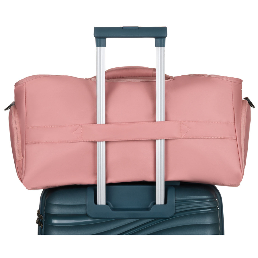 Sportowa torba podróżna z poliestru w różowym kolorze zamykana na suwak - Peterson