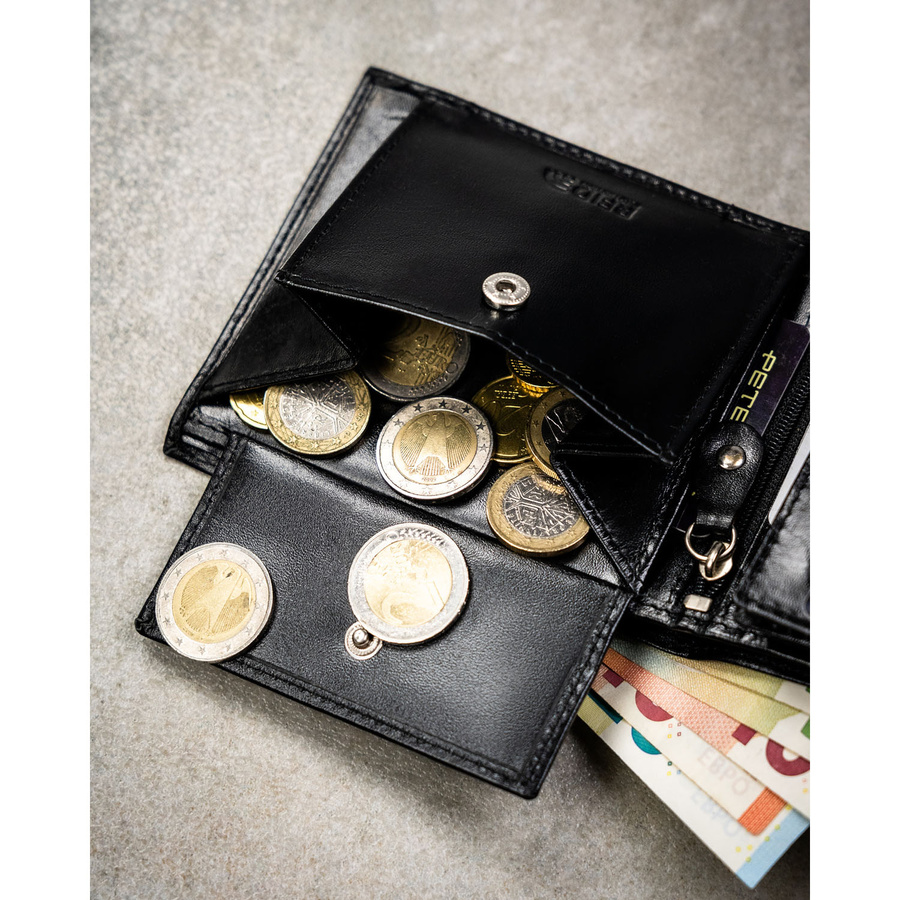 Portfel męski ze skóry naturalnej w czarnym kolorze wyposażony w system RFID, w zestawie z brelokiem - Peterson