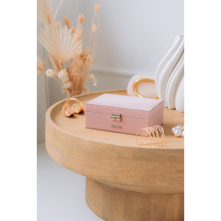 Różowa szkatułka na biżuterię zamykana na kluczyk i zatrzask - Peterson