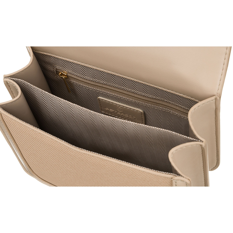 Listonoszka damska z tworzywa sztucznego w beżowym kolorze zamykana klipsem magnetycznym - Peterson