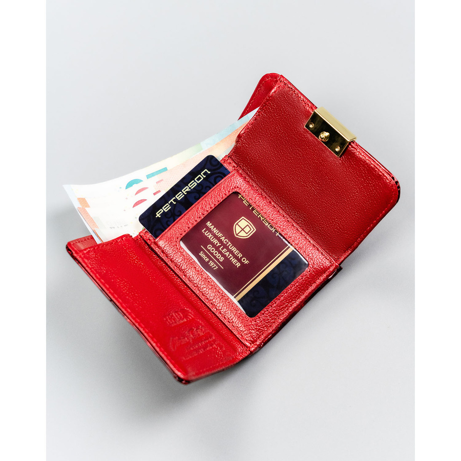 Mały, skórzany portfel damski w czerwonym kolorze zamykany na zatrzask i bigiel - Peterson