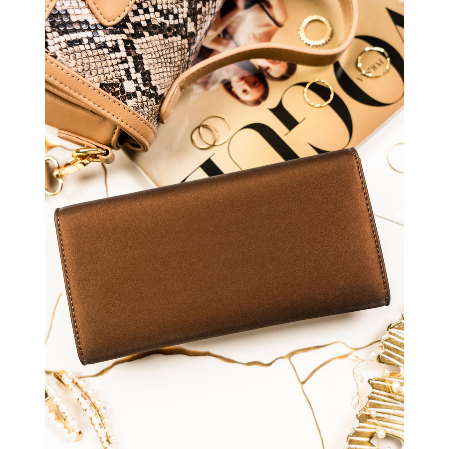 Portfel damski ze skóry naturalnej i ekologicznej w brązowym kolorze, wyposażony w system RFID - Peterson