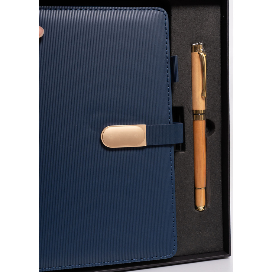 Zestaw prezentowy: elegancki, granatowy notes A5 w linie i długopis z czarnym wkładem - Peterson