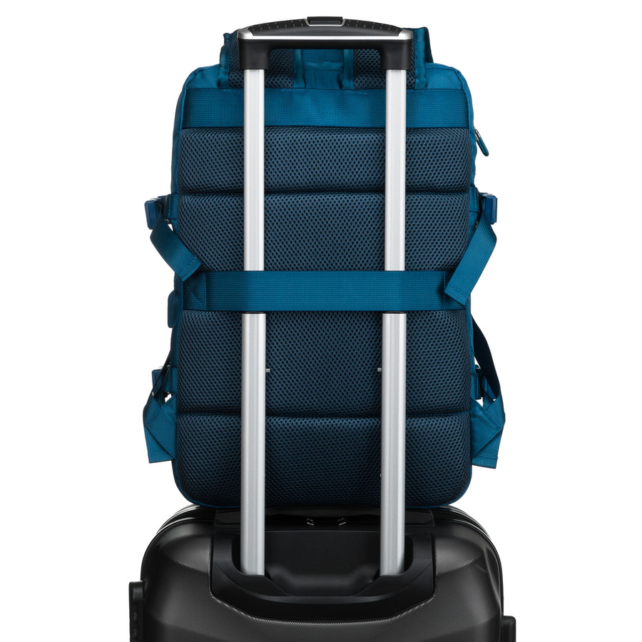 Plecak podróżny w niebieskim kolorze, idealny na bagaż podręczny i wyposażony paski kompresyjne - Peterson