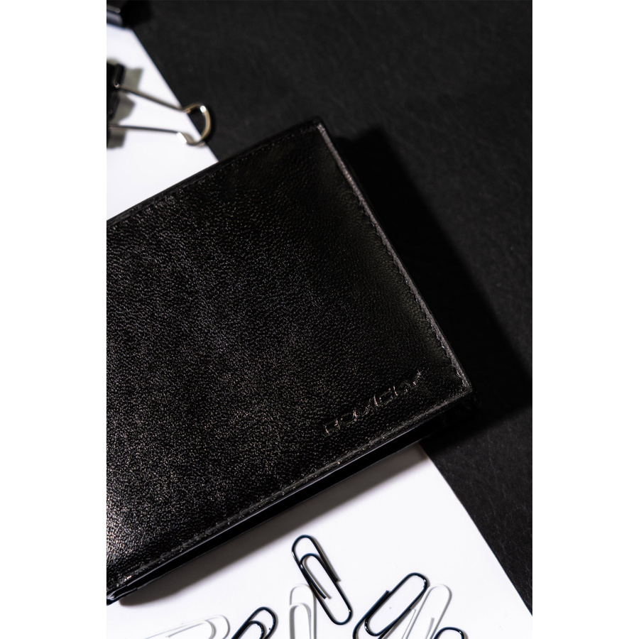 Męski portfel ze skóry naturalnej w czarnym kolorze - Rovicky