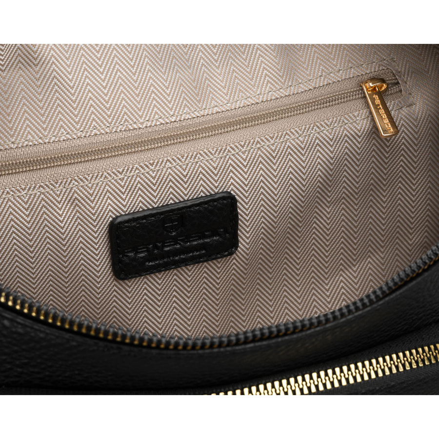 Miejska, czarna nerka damska ze skóry ekologicznej zawieszona na regulowanym pasku - Peterson