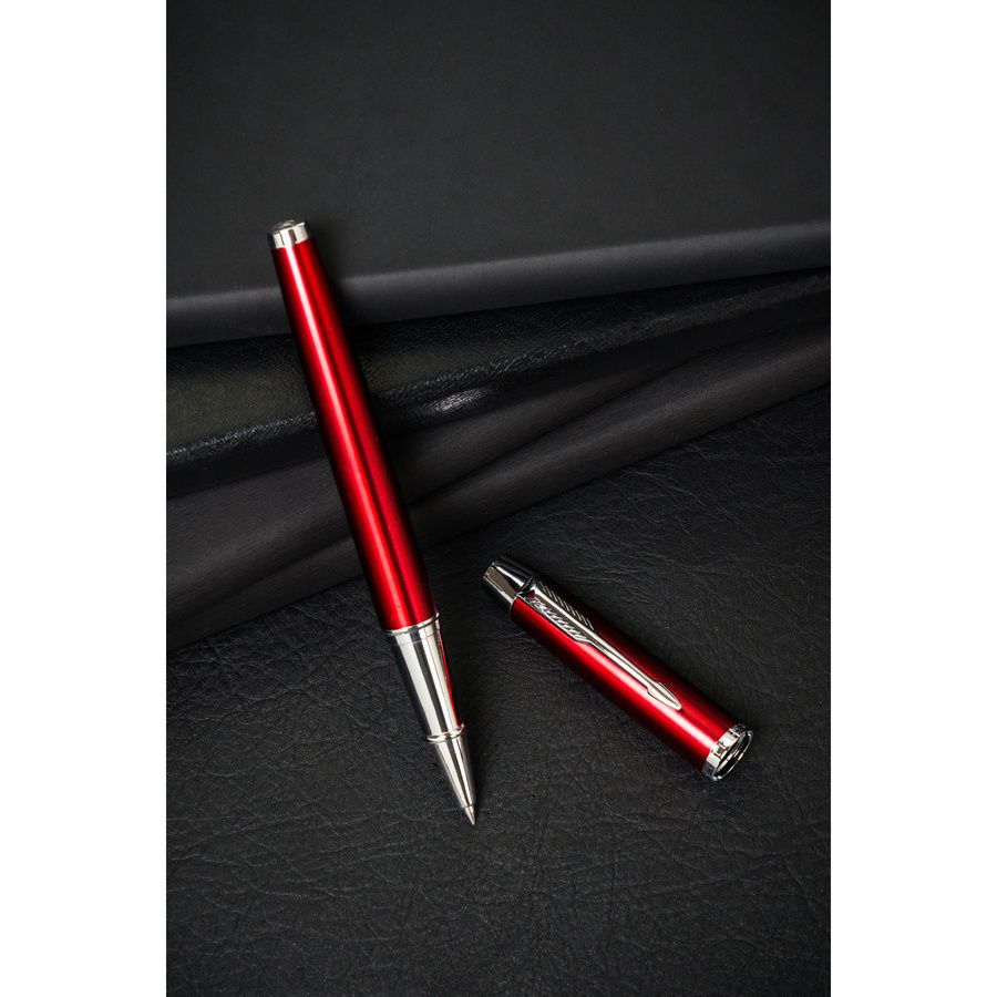 Długopis metalowy w czerwono-srebrnym kolorze z czarnym wkładem - Peterson
