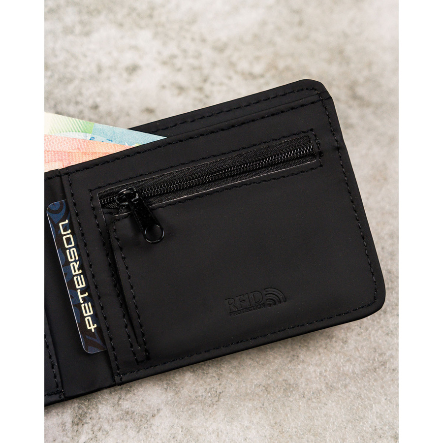 Mały portfel męski w czarnym kolorze wykonany ze skóry ekologicznej - Peterson