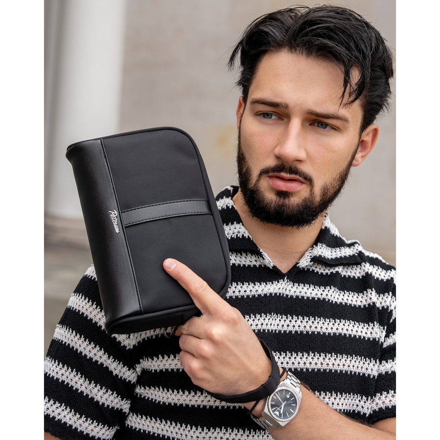 Saszetka męska do ręki wykonana z poliestru i skóry ekologicznej w czarnym kolorze - Peterson